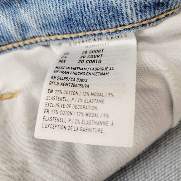 American Eagle curvy High rise ripped plus size distressed mom jeans 20 - Picture 3 of 6